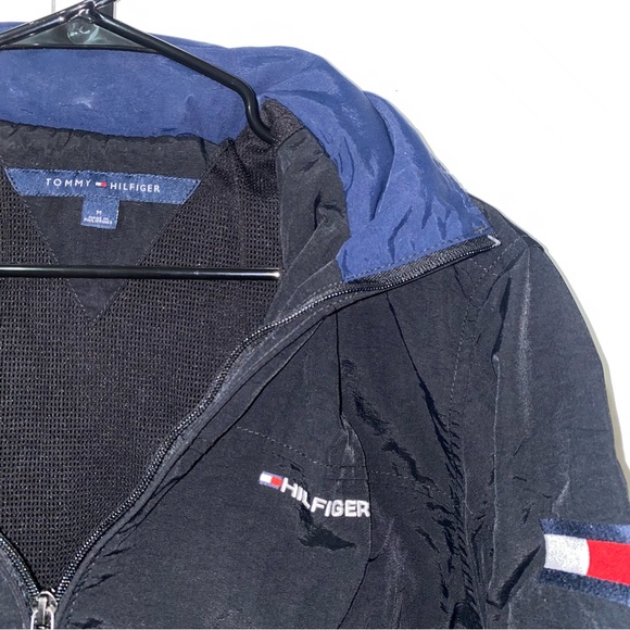 Tommy Hilfiger Men's Navy and Black Windbreaker - Picture 3 of 3